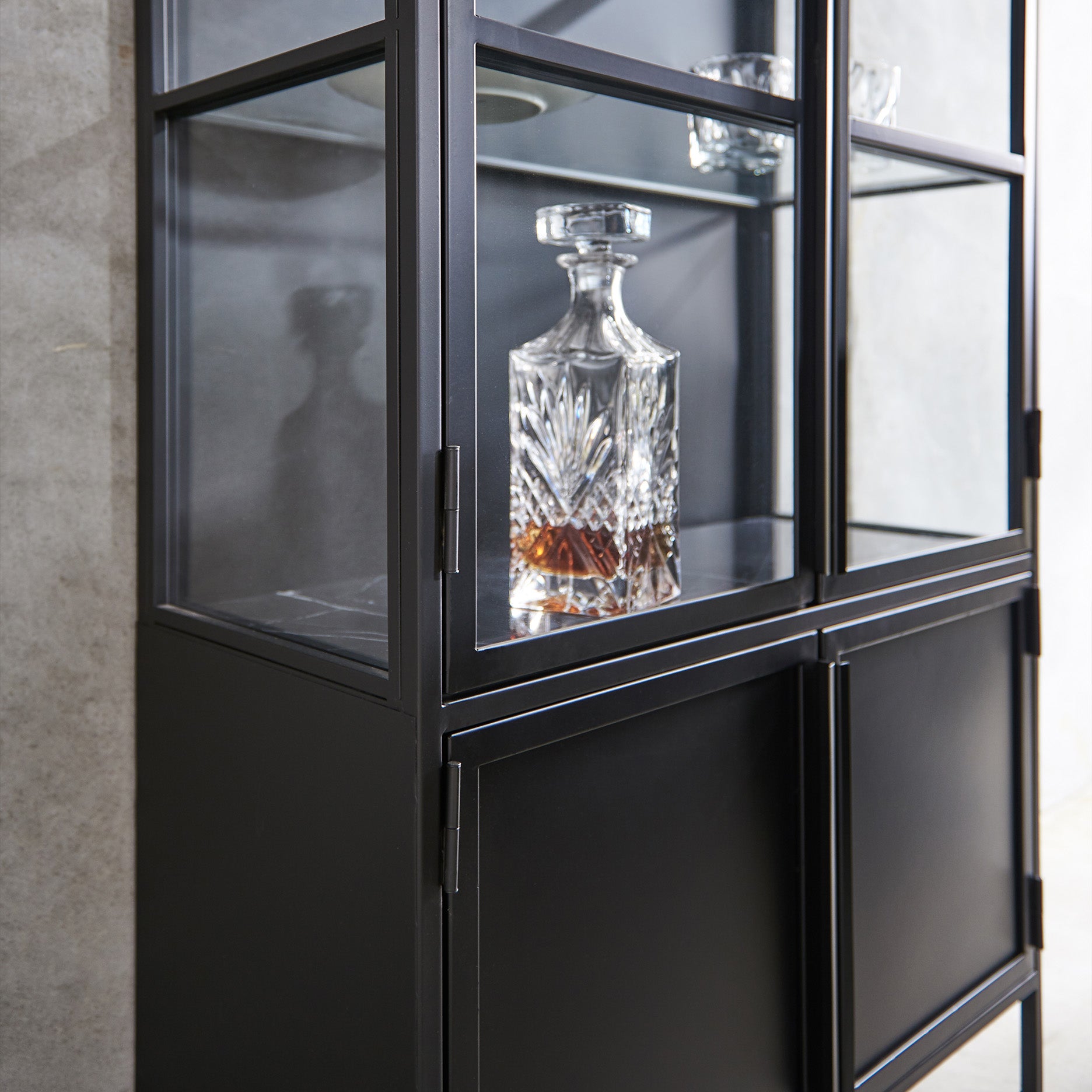Mason II Vitrinenschrank H185
